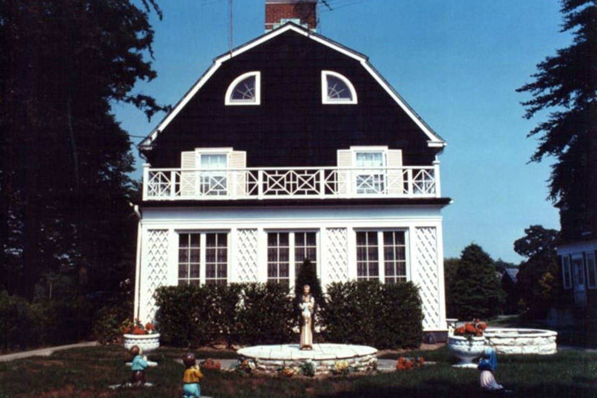 amityville-horror-house-the-scene-of-the-defeo-murders