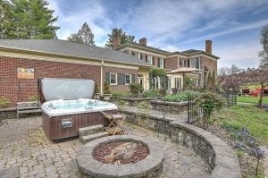 Firepit & Hot Tub