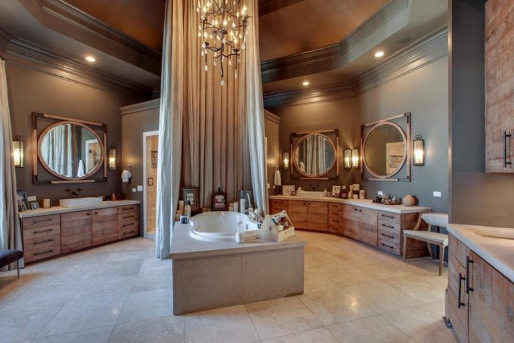 Kelly Clarkson's Mansion Bathroom