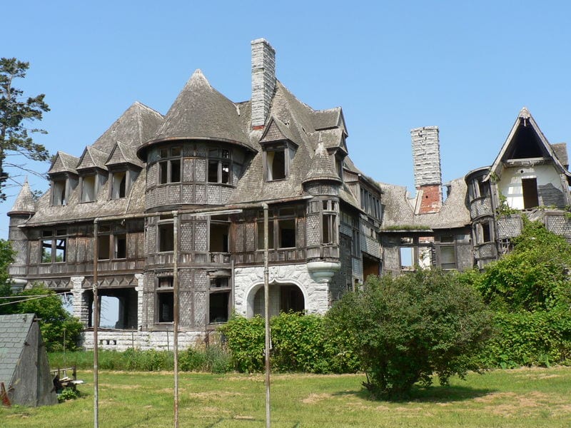 Carleton Island Villa – The Abandoned New York Island Mansion