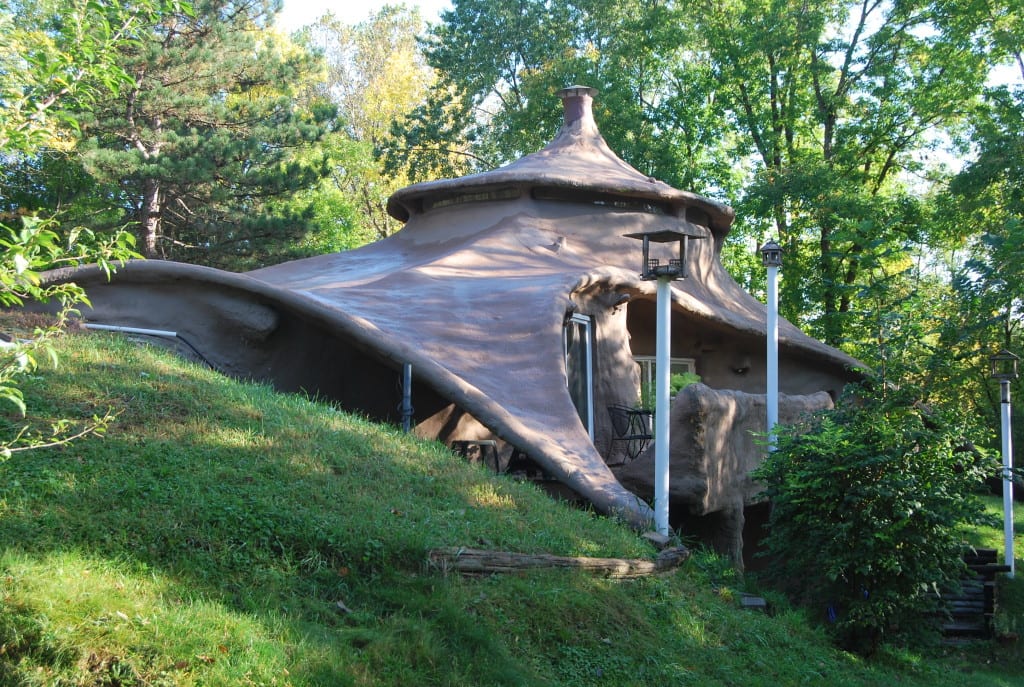 Ensculptic House – The Home That Looks Like A Mushroom
