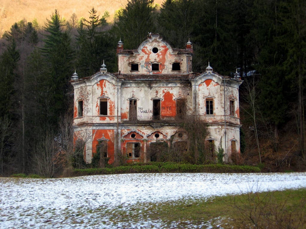The History Of Villa De Vecchi – The Most Haunted House In Italy