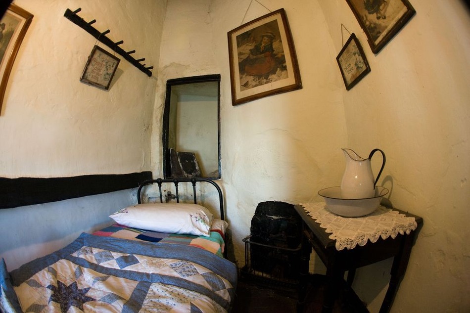 Smallest House Bedroom